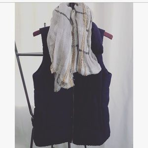 Navy Blue cozy old navy PUFFER vest!